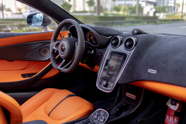 اللون الرمادي McLaren 570S, 2020 للإيجار في دبي 1