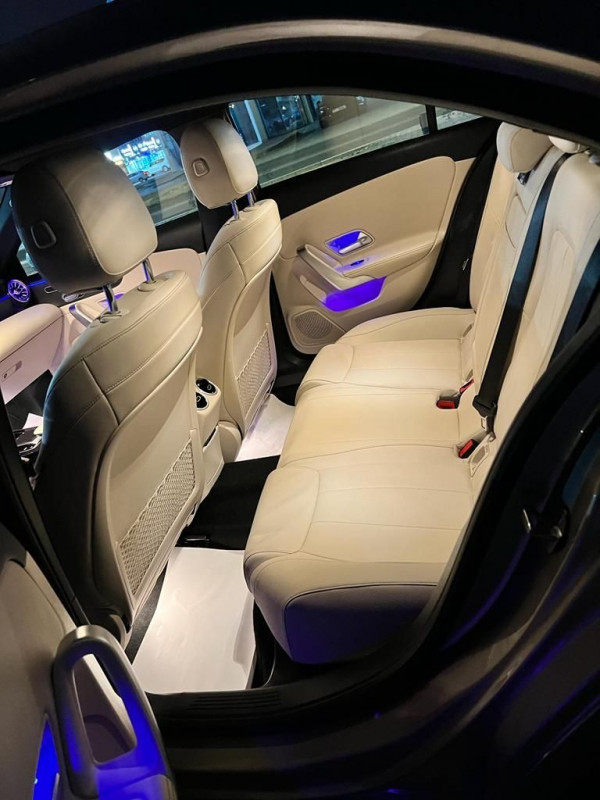 اللون الرمادي Mercedes A 220, 2019 للإيجار في دبي 2