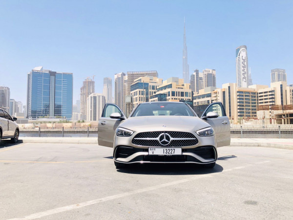 اللون الرمادي Mercedes C 200 new Shape, 2022 للإيجار في دبي 1