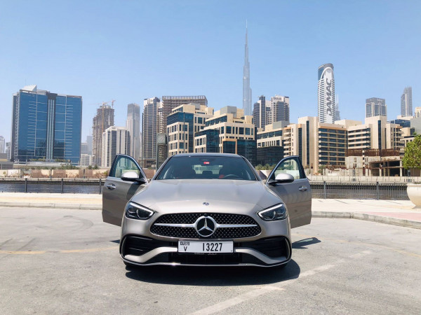 اللون الرمادي Mercedes C 200 new Shape, 2022 للإيجار في دبي 3