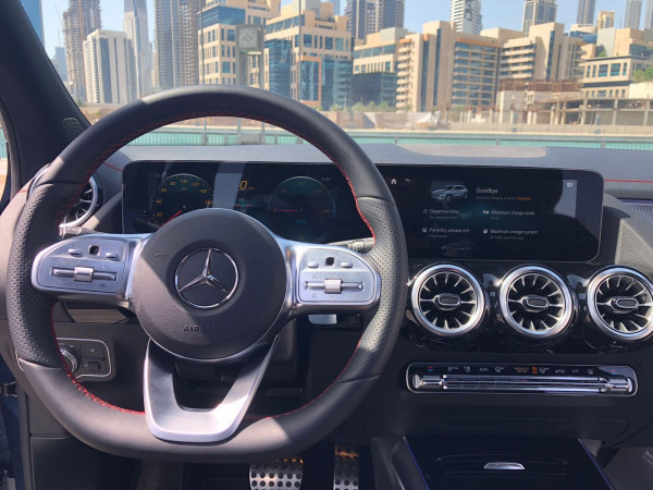 اللون الرمادي Mercedes EQA FULL ELECTRIC, 2022 للإيجار في دبي 6