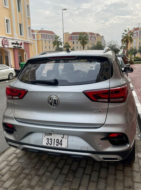 Grey MG ZS, 2022 for rent in Dubai 5