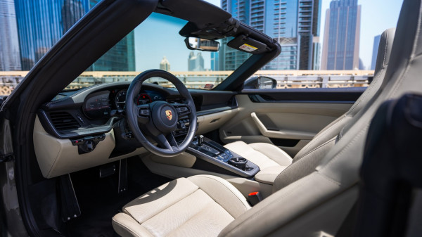 Аренда Серый Porsche 911 Carrera Cabrio, 2021 в Дубае 4