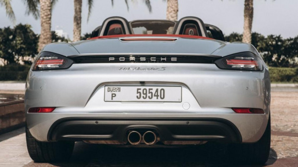 灰色 Porsche Boxster, 2017 迪拜汽车租凭 4