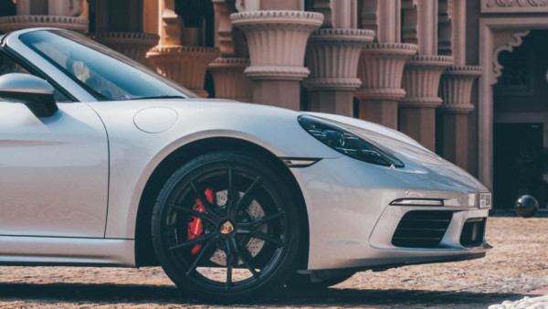灰色 Porsche Boxster, 2017 迪拜汽车租凭 5