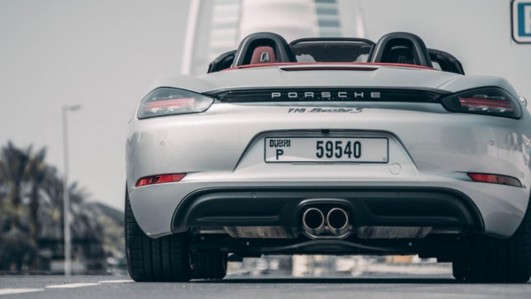 Аренда Серый Porsche Boxster, 2017 в Дубае 8