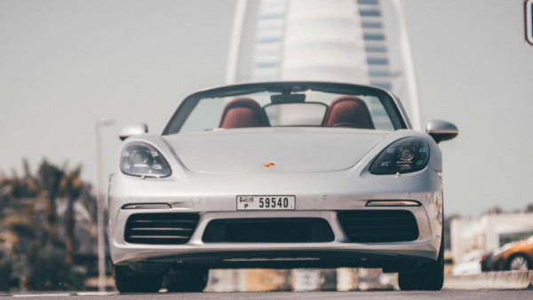 اللون الرمادي Porsche Boxster, 2017 للإيجار في دبي 10