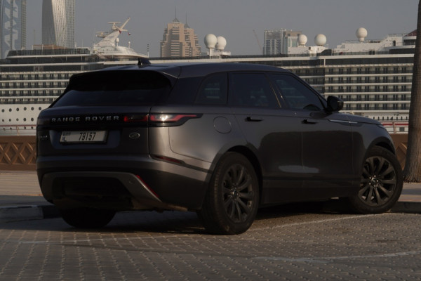 اللون الرمادي Range Rover Velar, 2019 للإيجار في دبي 0