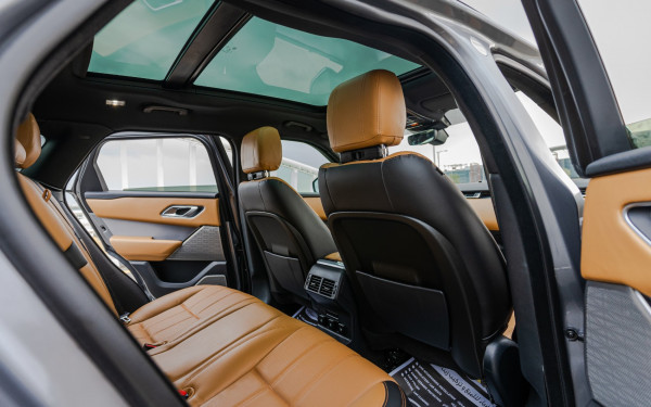 Grise Range Rover Velar, 2020 à louer à Dubaï 6