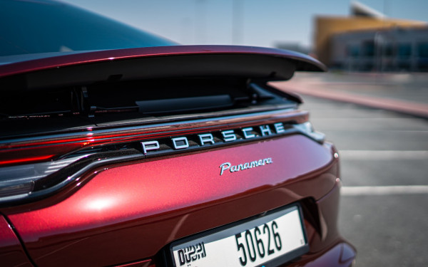 Аренда Бардовый Porsche Panamera, 2022 в Дубае 2