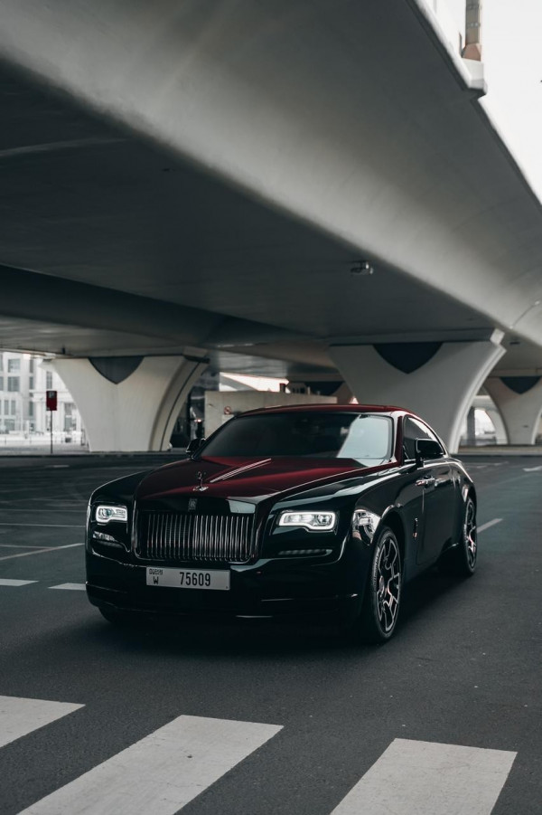 Аренда Бардовый Rolls Royce Wraith Black Badge, 2019 в Дубае 5
