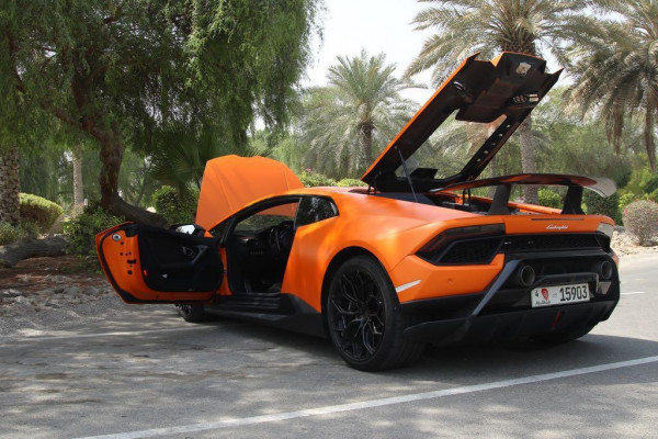 البرتقالي Lamborghini Huracan Performante, 2018 للإيجار في دبي 2