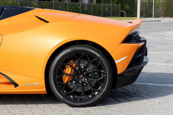 البرتقالي Lamborghini Evo Spyder, 2020 للإيجار في دبي 6