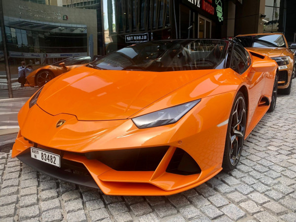 Orange Lamborghini Evo Spyder, 2021 à louer à Dubaï 0