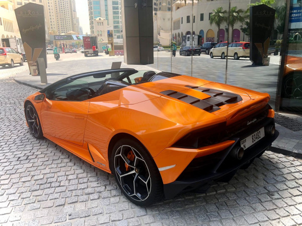 Orange Lamborghini Evo Spyder, 2021 à louer à Dubaï 1