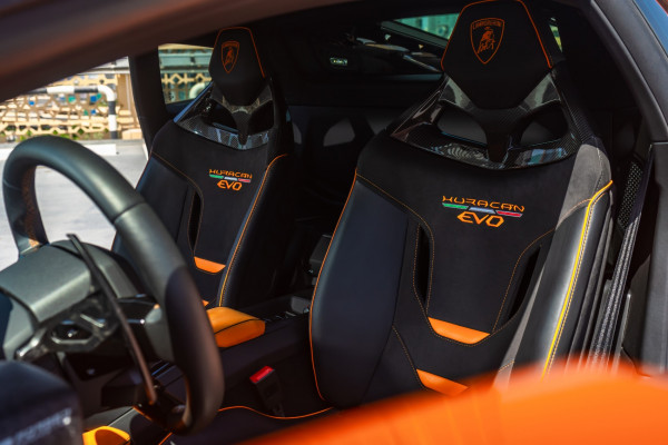 البرتقالي Lamborghini Huracan, 2020 للإيجار في دبي 5