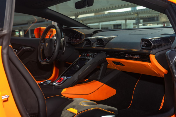 البرتقالي Lamborghini Huracan, 2020 للإيجار في دبي 6