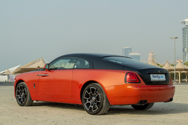 البرتقالي Rolls Royce Wraith- Black Badge, 2019 للإيجار في دبي 1