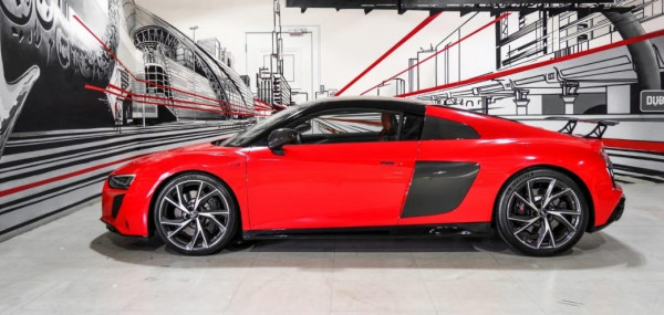 أحمر Audi R8, 2021 للإيجار في دبي 0