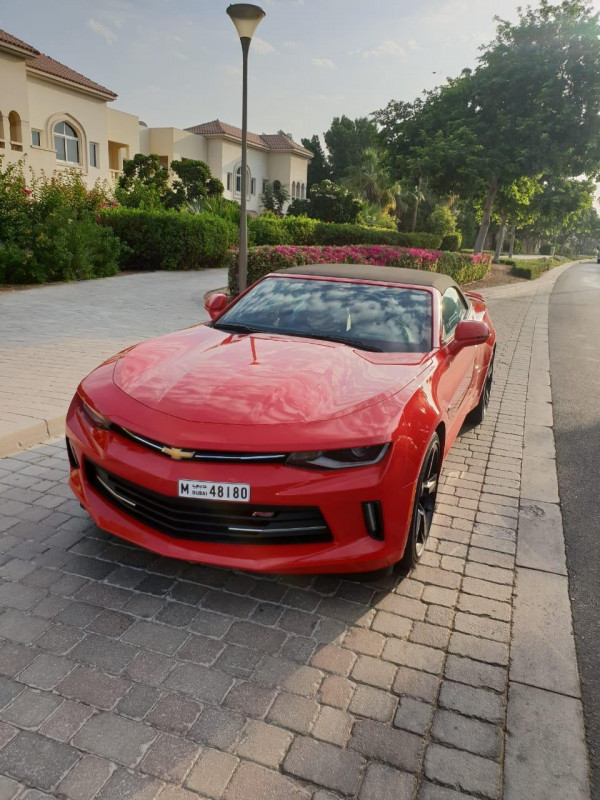 أحمر Chevrolet Camaro, 2019 للإيجار في دبي 2