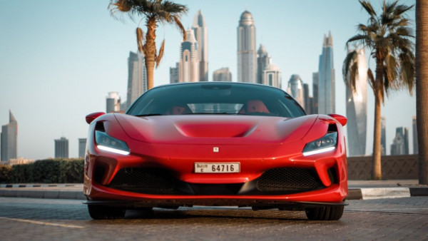 أحمر Ferrari F8 Tributo, 2020 للإيجار في دبي 5