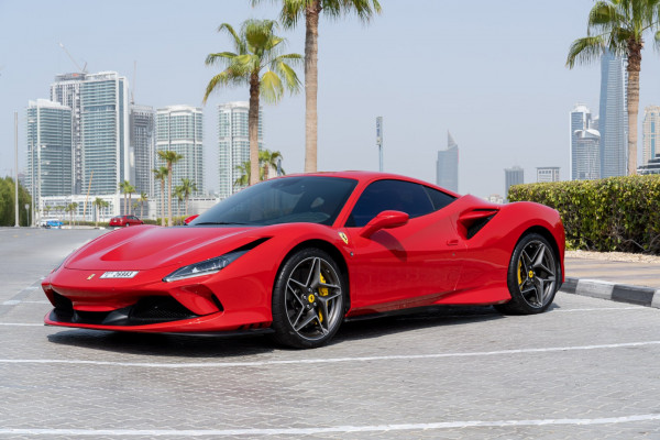 أحمر Ferrari F8 Tributo, 2020 للإيجار في دبي 3