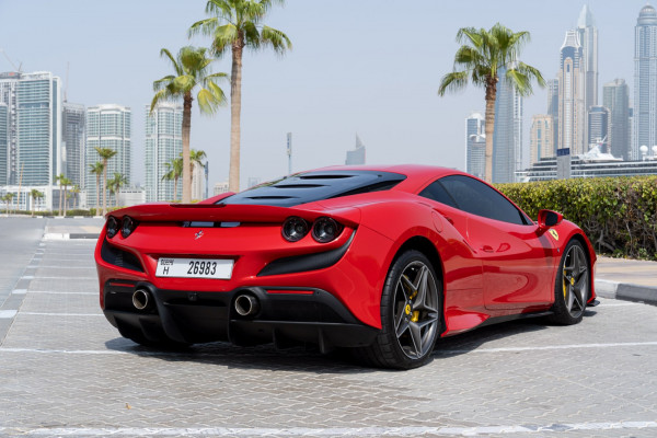 Rot Ferrari F8 Tributo, 2020 für Miete in Dubai 4