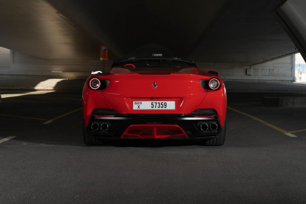 红色 Ferrari Portofino Rosso RED ROOF, 2019 迪拜汽车租凭 1