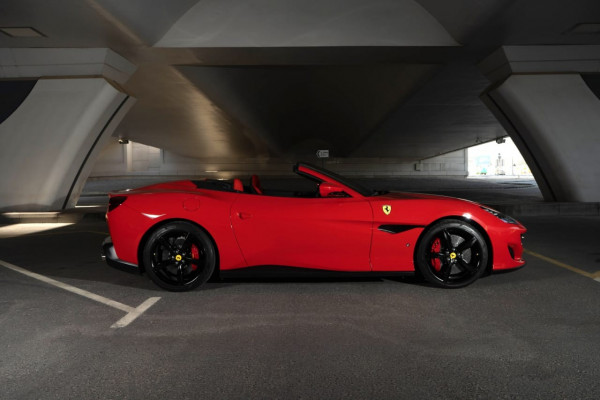 红色 Ferrari Portofino Rosso RED ROOF, 2019 迪拜汽车租凭 2