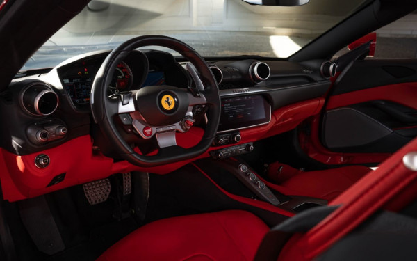 红色 Ferrari Portofino Rosso RED ROOF, 2019 迪拜汽车租凭 5