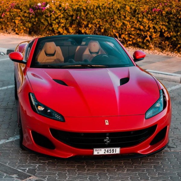 红色 Ferrari Portofino Rosso, 2019 迪拜汽车租凭 0