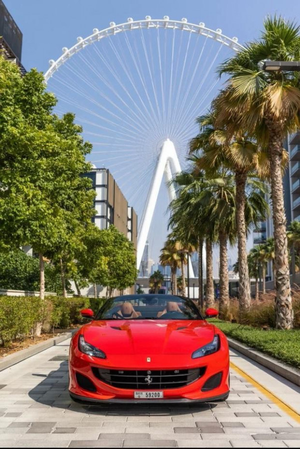 أحمر Ferrari Portofino Rosso, 2020 للإيجار في دبي 0