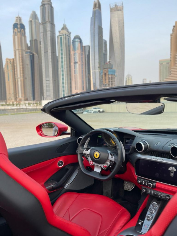 أحمر Ferrari Portofino Rosso, 2020 للإيجار في دبي 2