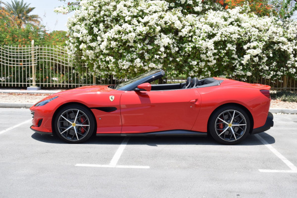 红色 Ferrari Portofino, 2020 迪拜汽车租凭 1