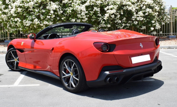 红色 Ferrari Portofino, 2020 迪拜汽车租凭 2