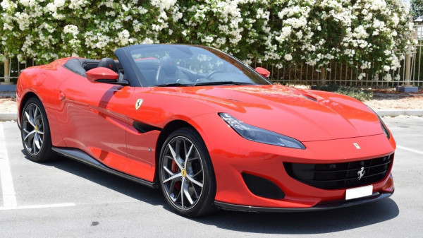 红色 Ferrari Portofino, 2020 迪拜汽车租凭 3