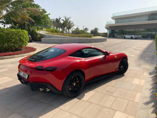Rouge Ferrari Roma, 2021 à louer à Dubaï 3