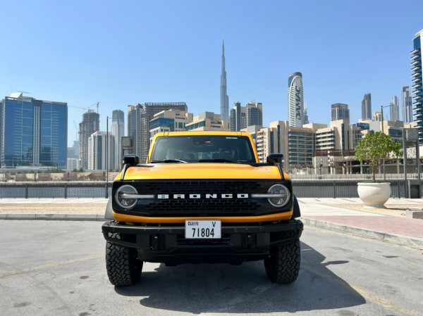 黄色 Ford Bronco Wildtrak 2021, 2021 迪拜汽车租凭 5