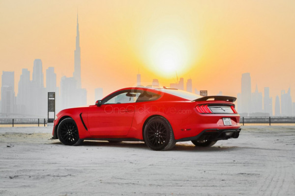 أحمر Ford Mustang, 2020 للإيجار في دبي 1