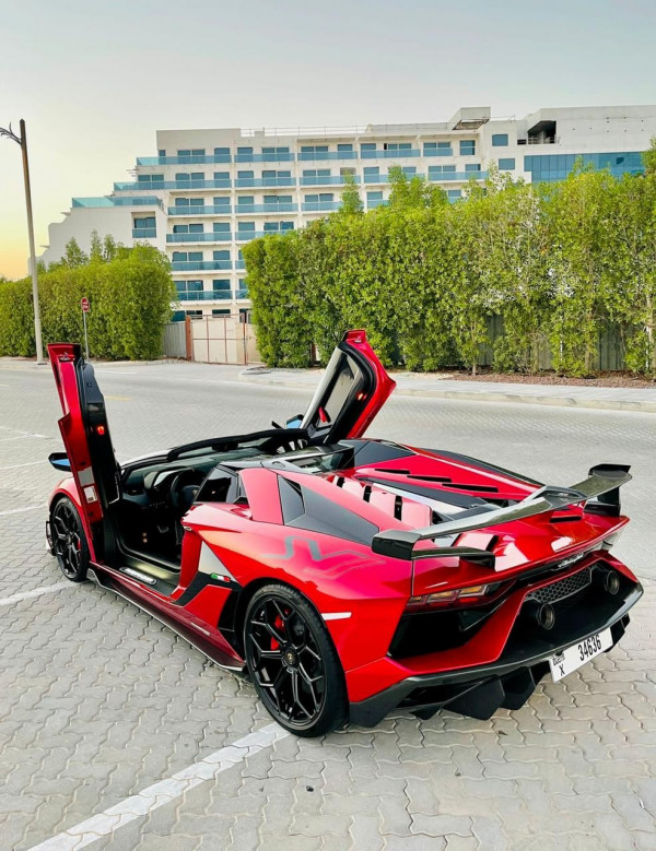红色 Lamborghini Aventador Spyder, 2021 迪拜汽车租凭 1