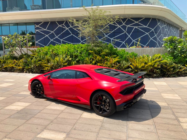 红色 Lamborghini Huracan LP-610, 2018 迪拜汽车租凭 1