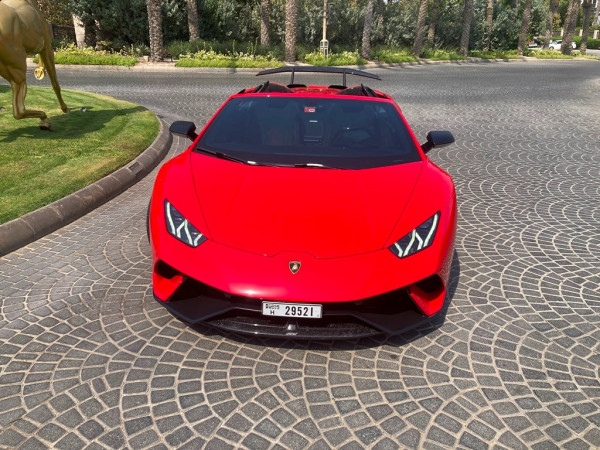 Rouge Lamborghini Huracan Performante Spyder, 2019 à louer à Dubaï 3