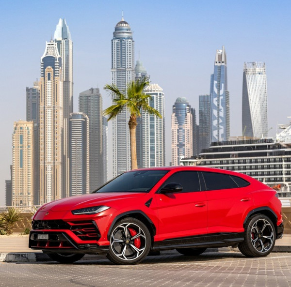 红色 Lamborghini Urus, 2020 迪拜汽车租凭 3