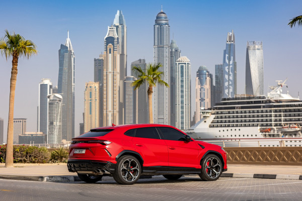 红色 Lamborghini Urus, 2020 迪拜汽车租凭 4