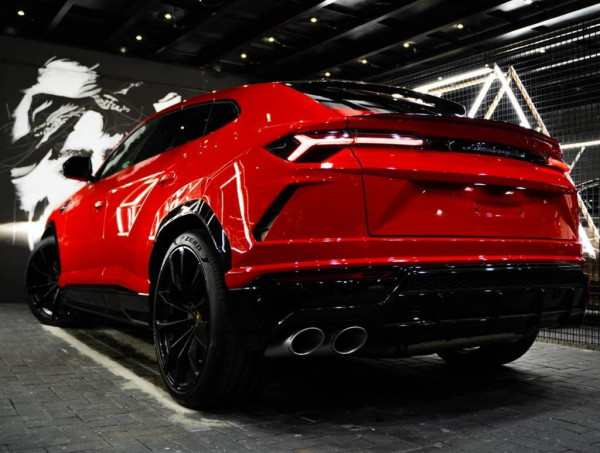红色 Lamborghini Urus, 2020 迪拜汽车租凭 0