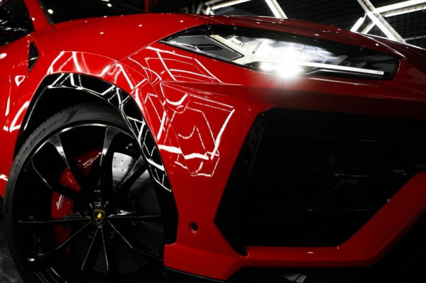 Rouge Lamborghini Urus, 2020 à louer à Dubaï 4
