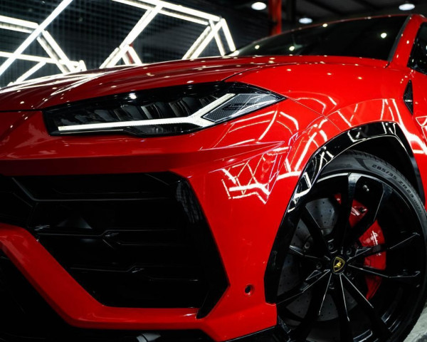 أحمر Lamborghini Urus, 2020 للإيجار في دبي 6