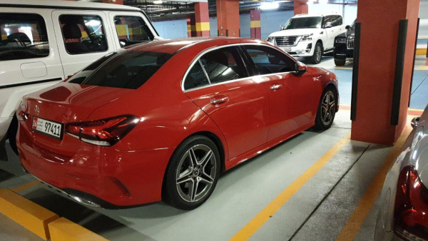 أحمر Mercedes A200 Class, 2020 للإيجار في دبي 0