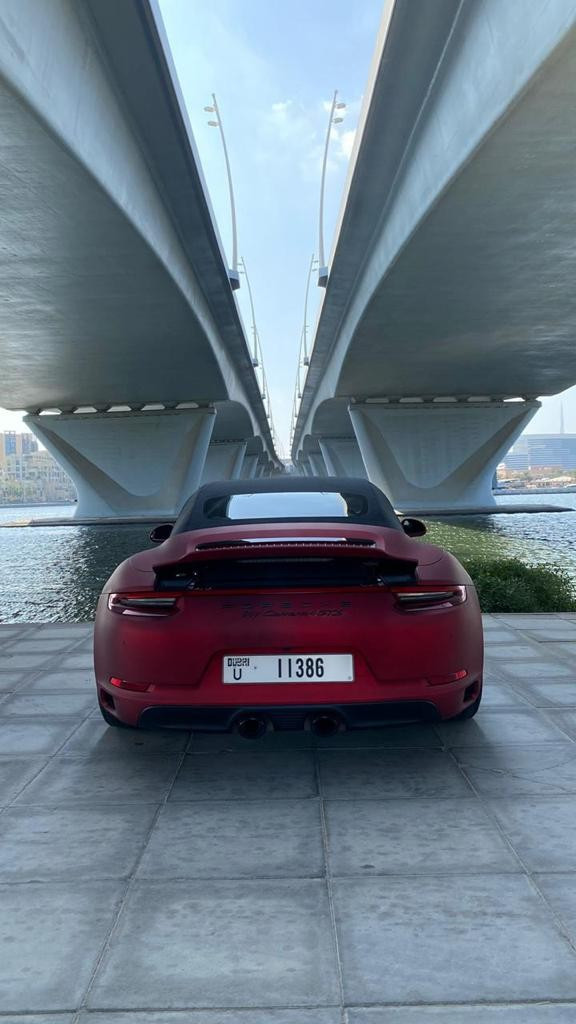 أحمر Porsche 911 Carrera, 2019 للإيجار في دبي 2