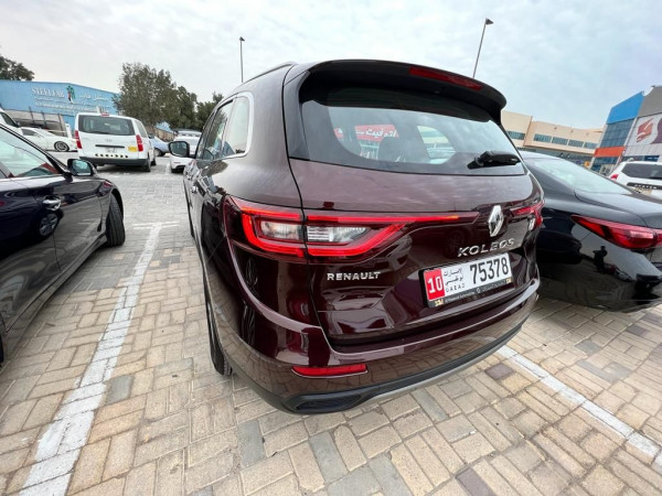 أحمر Renault Koleos, 2022 للإيجار في دبي 3